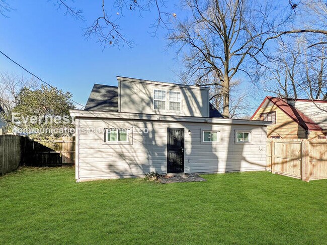 Building Photo - 3647 S Deerwood Ave