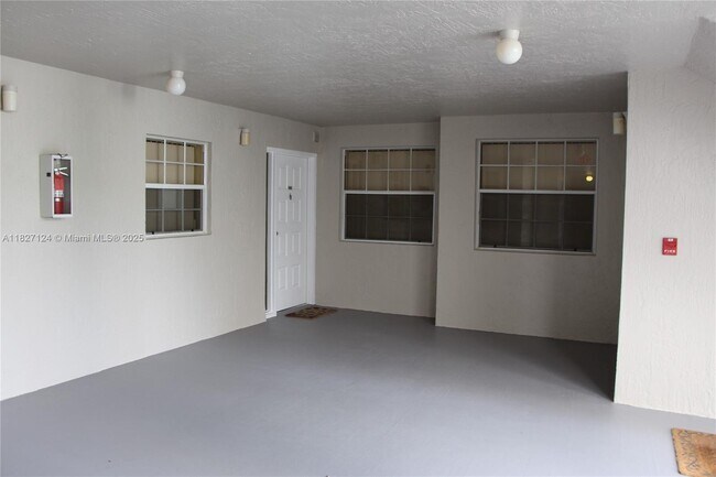 Building Photo - 2881 N Oakland Forest Dr