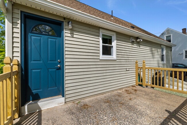Building Photo - 305 Slater Rd