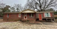 Building Photo - Close to Lakewood High!