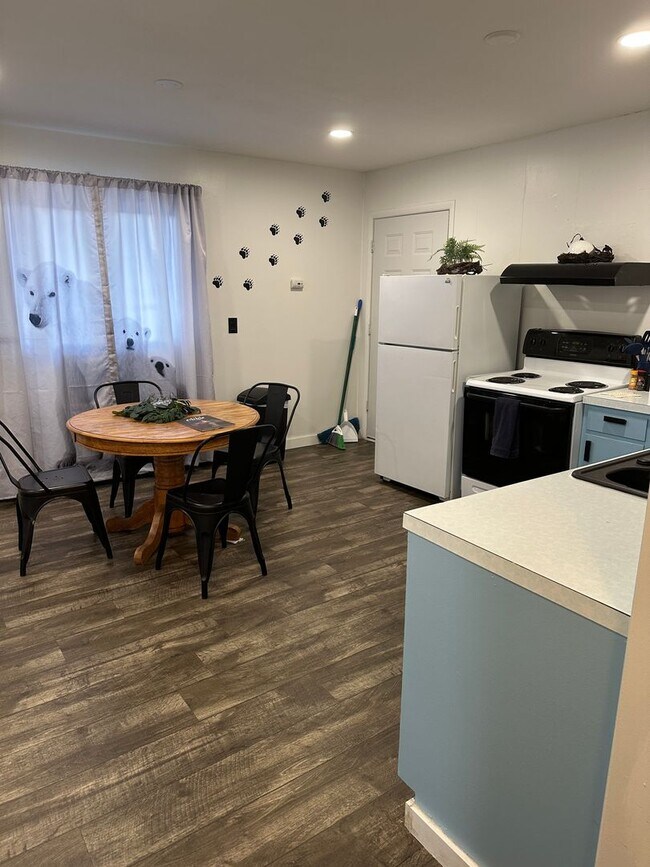 Building Photo - 521 N St