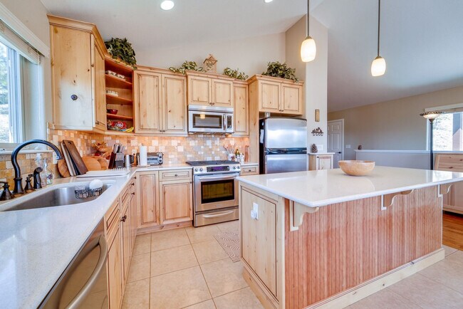 Building Photo - 799 Lookout Point Cir