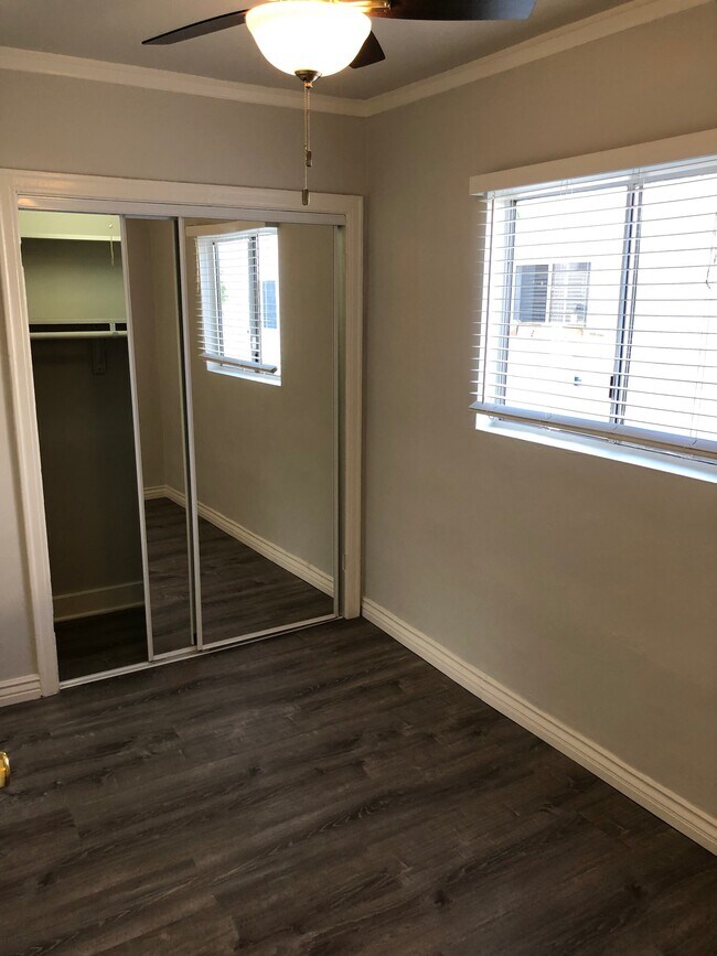 Building Photo - 429 W Garfield Ave