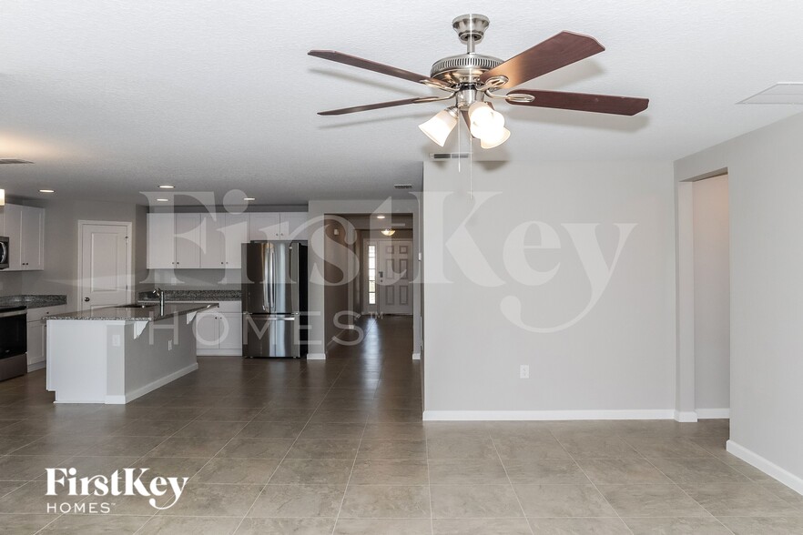 Building Photo - 437 Earhart Dr