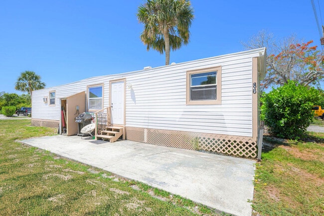 Building Photo - 3830 NE Indian River Dr