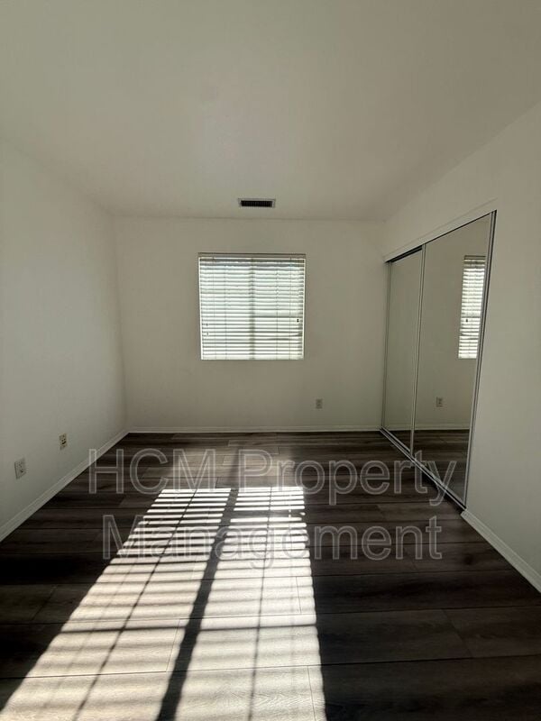 Building Photo - 28 Lansdale Ct