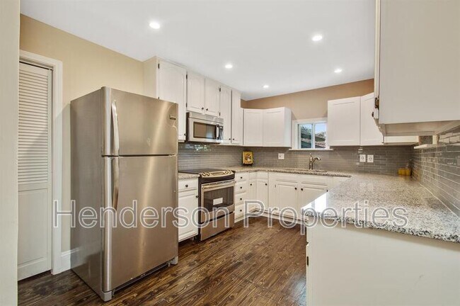 Building Photo - 217 Skyland Ave