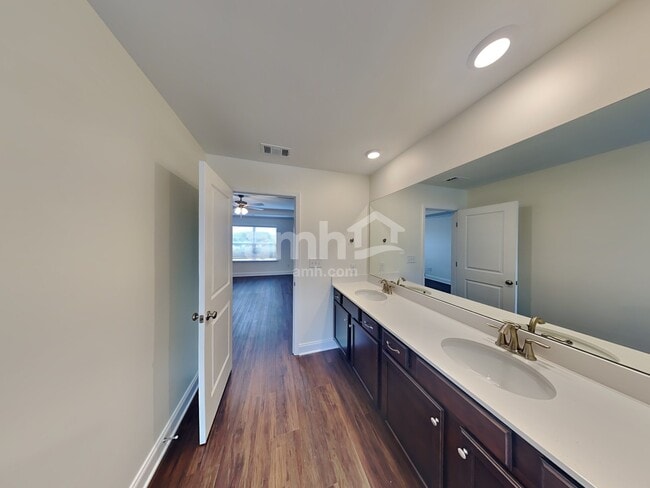 Building Photo - 2105 Williamshire Lane