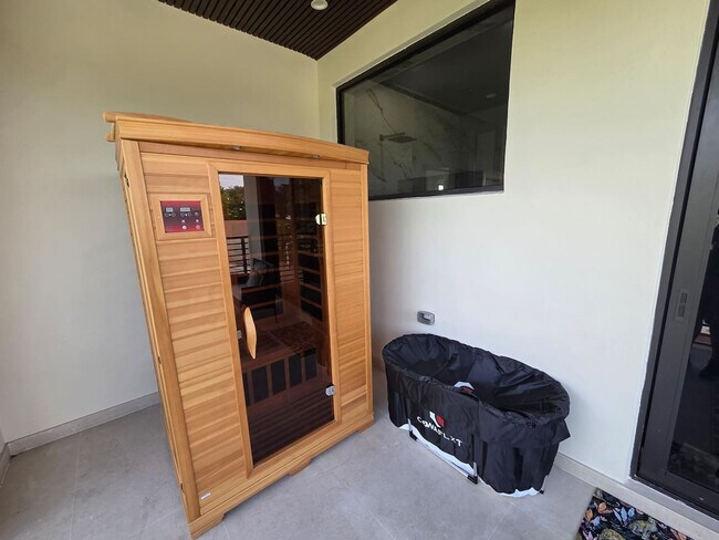 Building Photo - 1812 Miami Rd