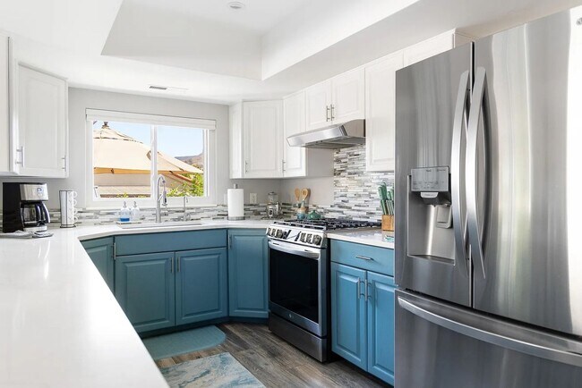 Building Photo - Spacious 6 Bedroom Home in La Verkin!