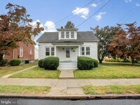 Building Photo - 557 N Franklin St