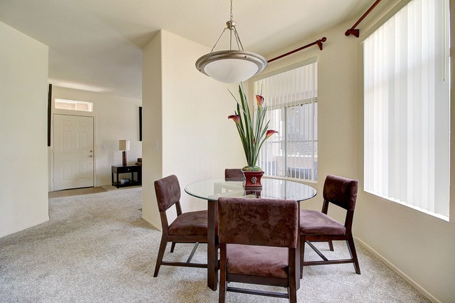 Building Photo - 3830 E Lakewood Parkway East