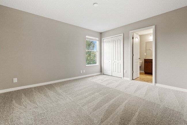 Building Photo - Beautiful 3/2.5 Energy Efficient Home in H...