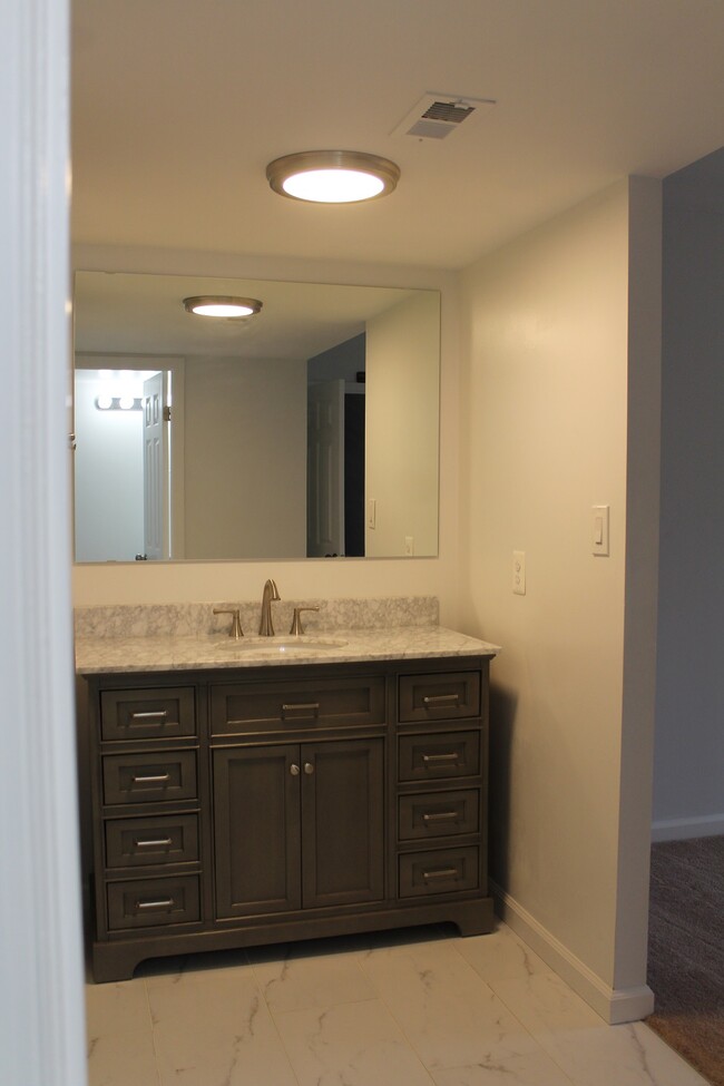 Vanity Area - 3800 Powell Ln