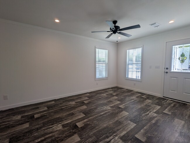 Building Photo - 127 Coral Crest Dr