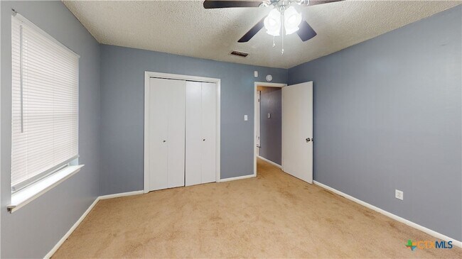 Building Photo - 1404 E Vardeman Ave