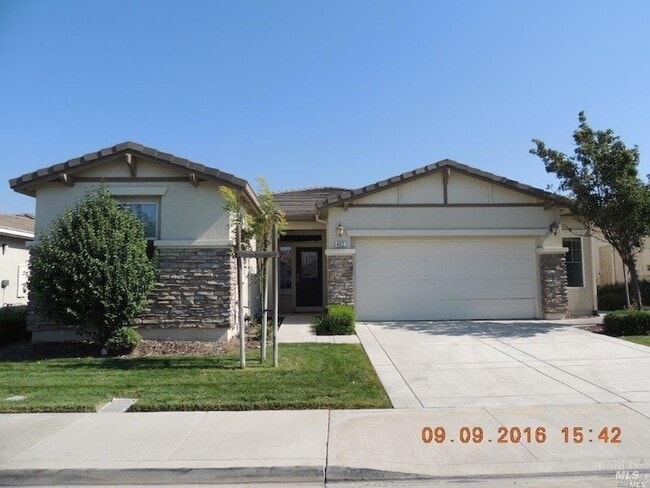 Primary Photo - 402 Palisades Dr