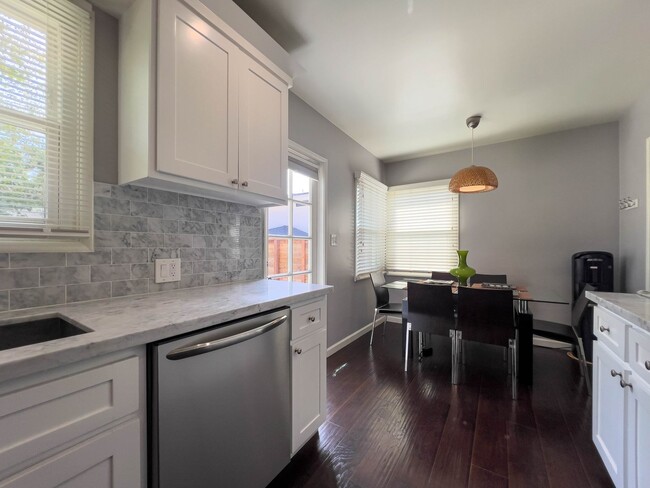 Building Photo - Charming 2BR Home in La Crescenta!