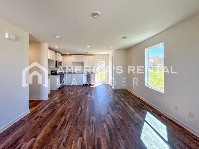 Building Photo - Modern 2 Bed, 1 Home in Sandy Ridge! Available to View Now!!!