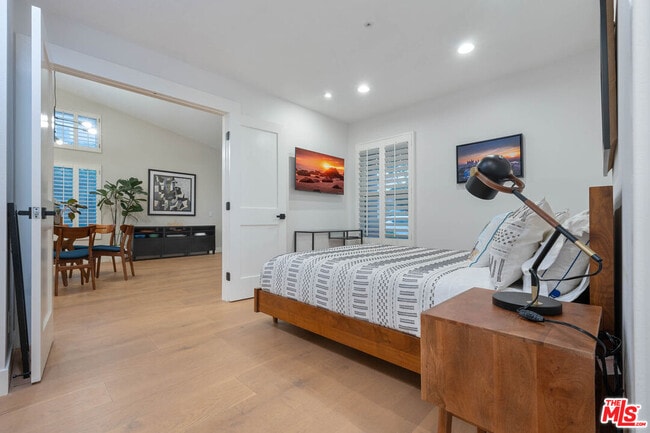 Building Photo - 1220 Dincara Rd