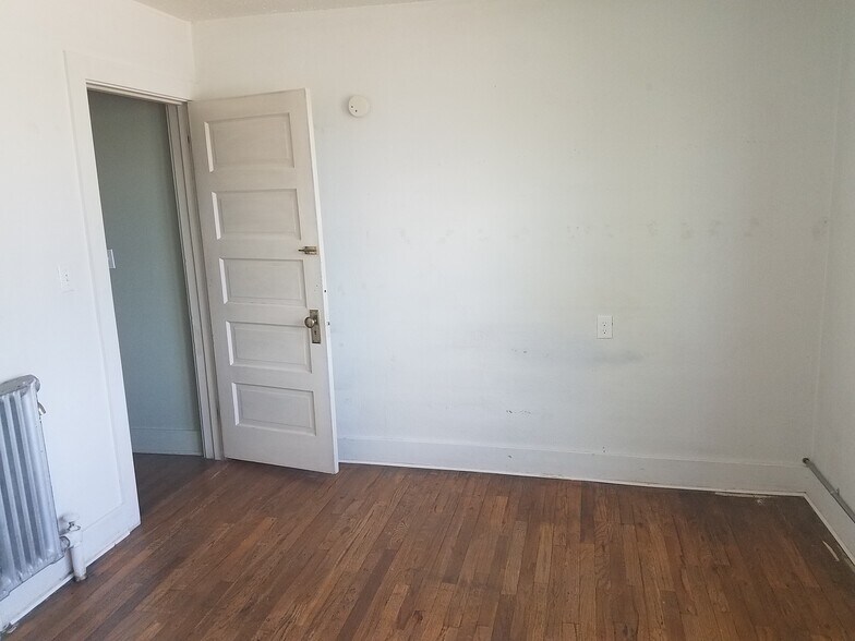 Building Photo - 403 E Montezuma Ave