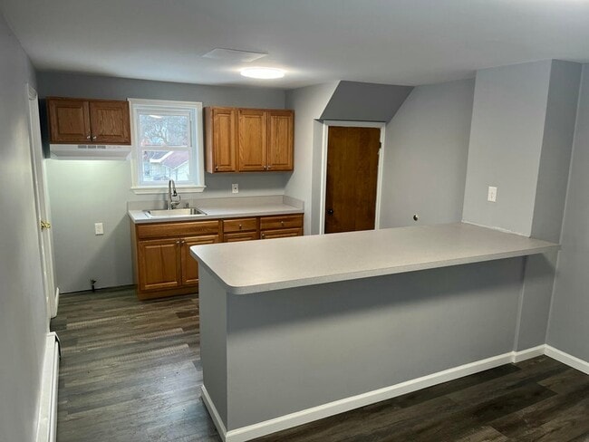 Building Photo - 349 E 5th St