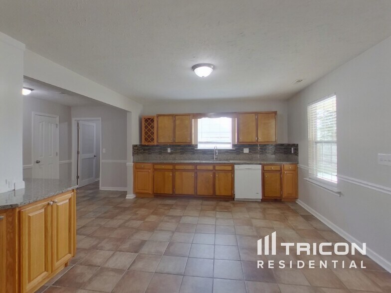 Building Photo - 2108 Montgomery Ln