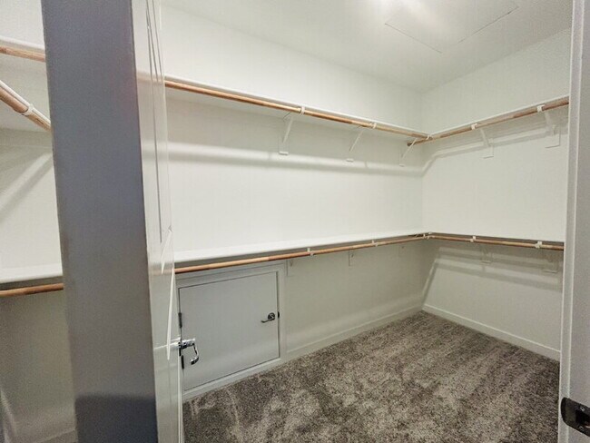 Building Photo - 3760 Oyster Pt Wy