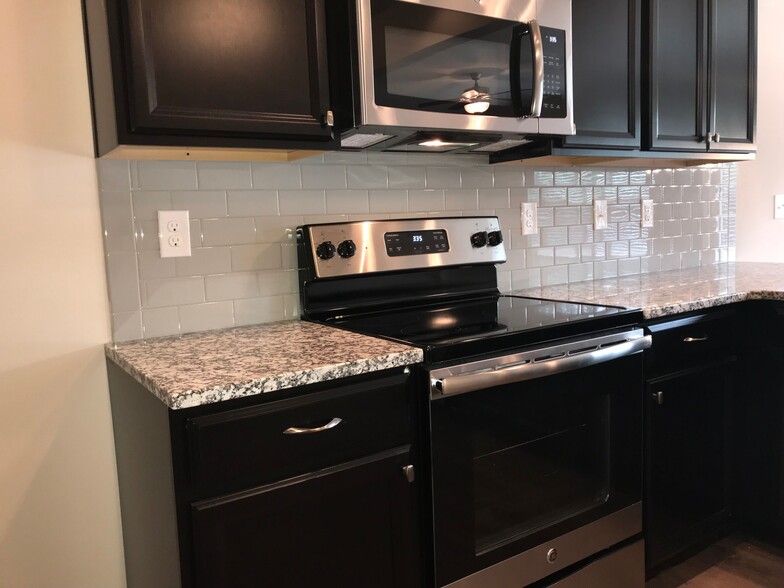 Building Photo - 1550 Brookmere Way