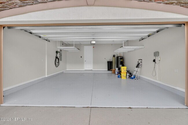 Building Photo - 127 Rockcreek Dr