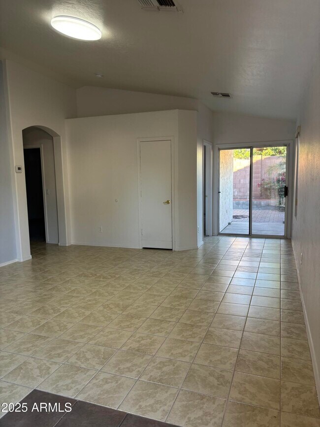 Building Photo - 2221 E Union Hills Dr