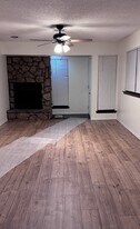 Building Photo - 11505 Stagecoach Trl