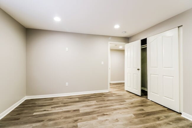 Building Photo - 8818 Jefferson Dr