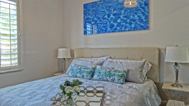 Building Photo - 854 Hollywood Blvd