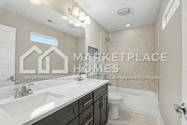 Building Photo - 2437/121 Bell St