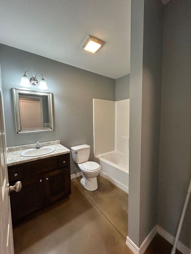 Building Photo - 117 Sequoya Dr