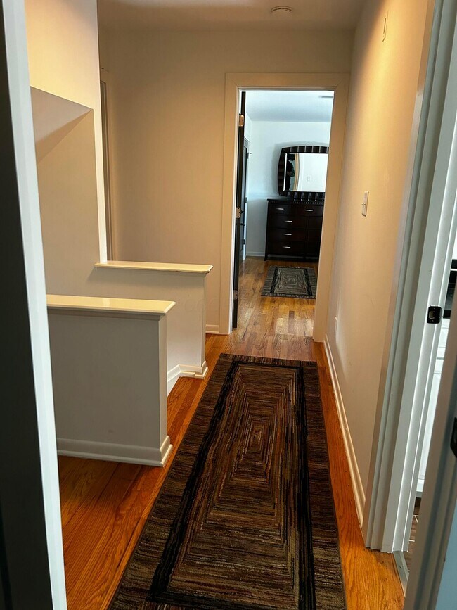 Building Photo - 487 Longfellow Ave