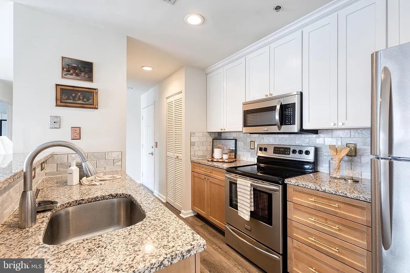 Building Photo - 2702 Lighthouse Pt E