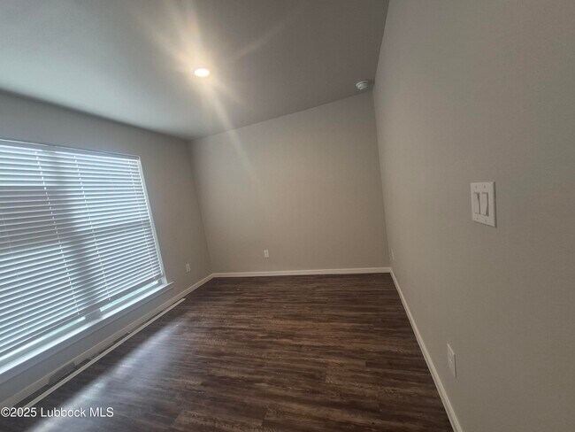 Building Photo - 2109 N Jayton Ave