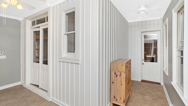 Building Photo - 346 E Prospect Ave