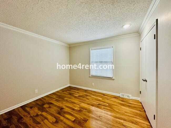 Building Photo - A Lovely Four Bedroom Home in Lenexa w/ Wood Floors, Finished Basement and a Fenced Yard!