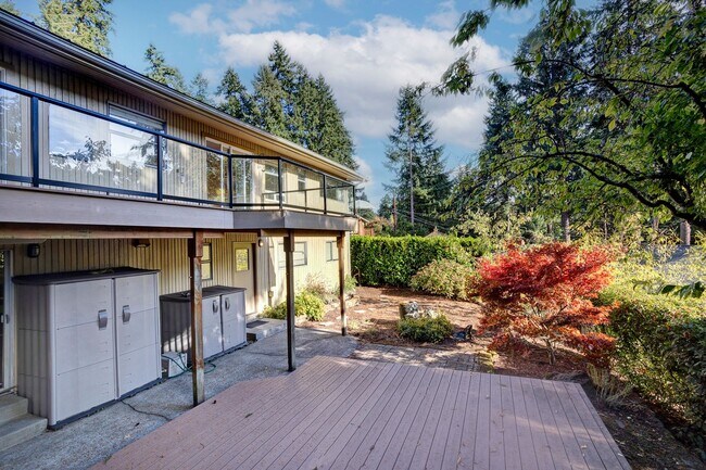 Building Photo - 5bd/2.75ba Shoreline House