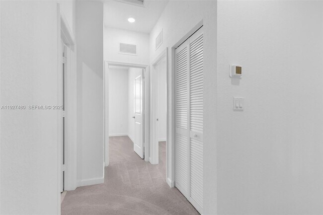 Building Photo - 2665 SE 28th St