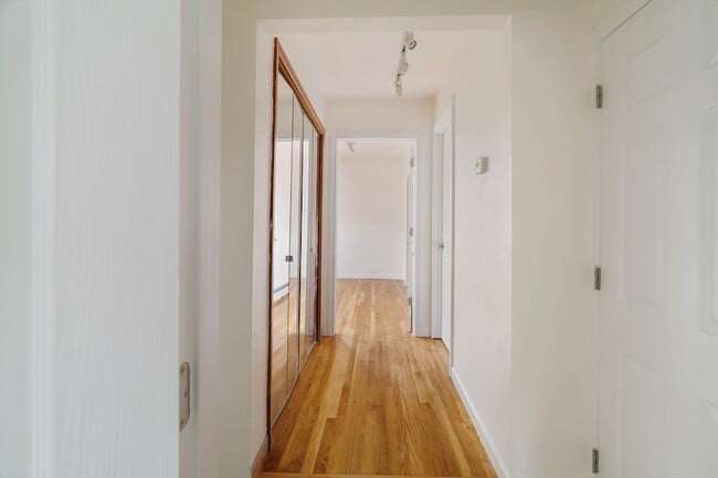 Building Photo - 195 Endicott St