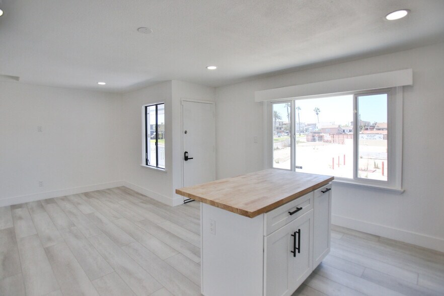 Building Photo - 17165 Pacific Coast Hwy