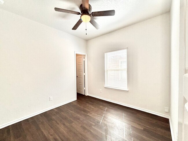 Building Photo - Modern one-story, 4 bedroom rental!