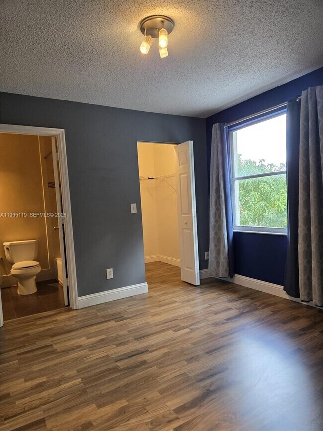 Building Photo - 821 NW 130th Ave