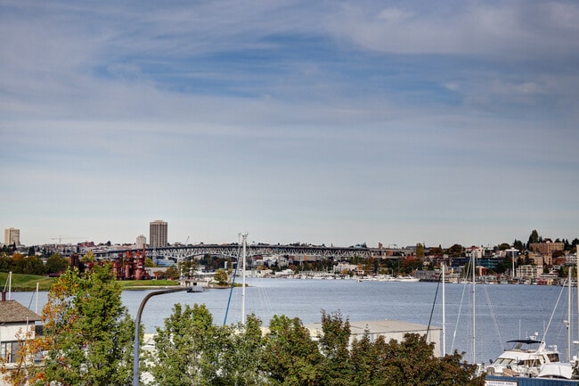 Building Photo - Great Priced Westlake Condo with Electric ...