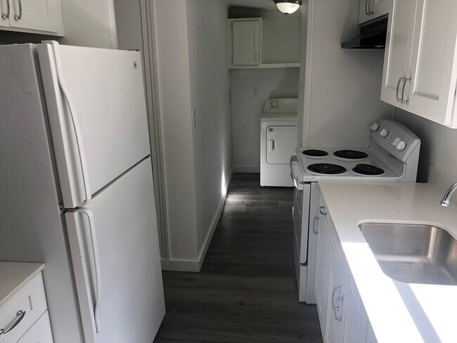 Building Photo - Spacious 3 bed 2 bath house in the greater...