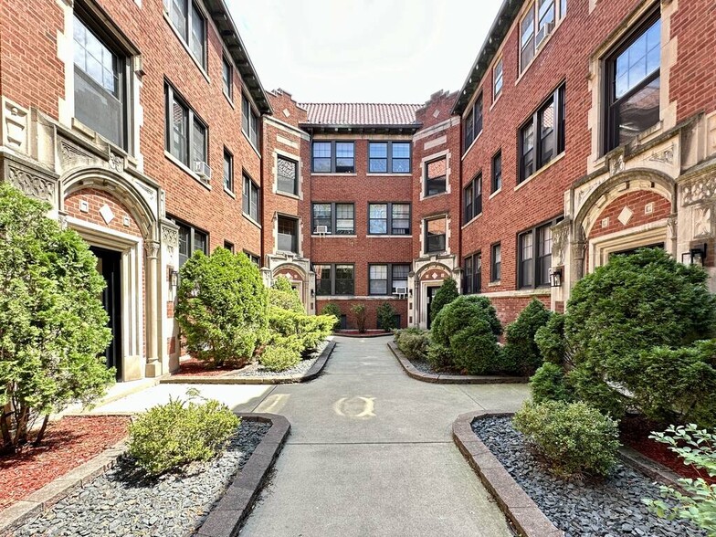 Primary Photo - 1310 Oak Ave